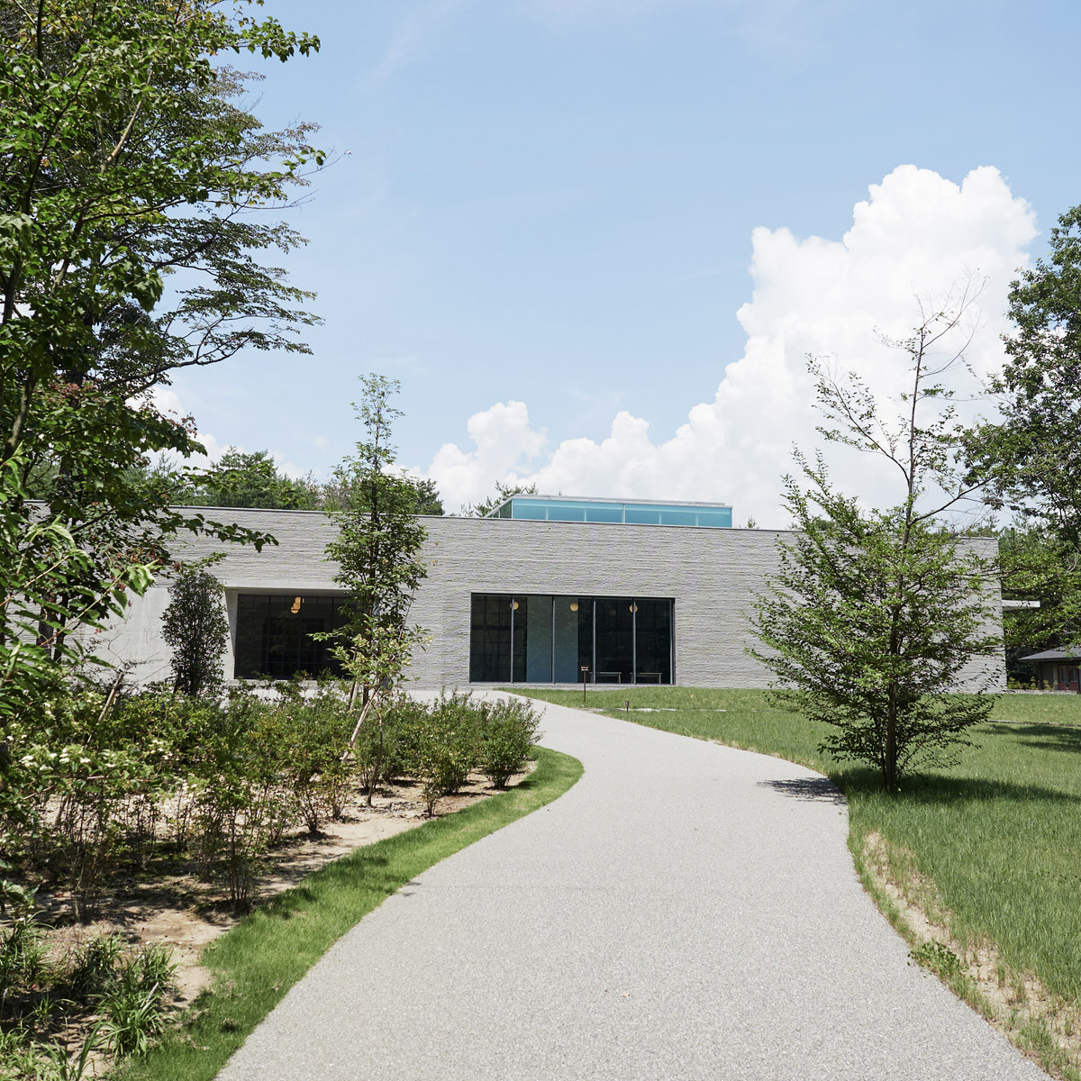 N's YARD 奈良美智「thinking my 」 N's YARD - An art space open to the public, established by